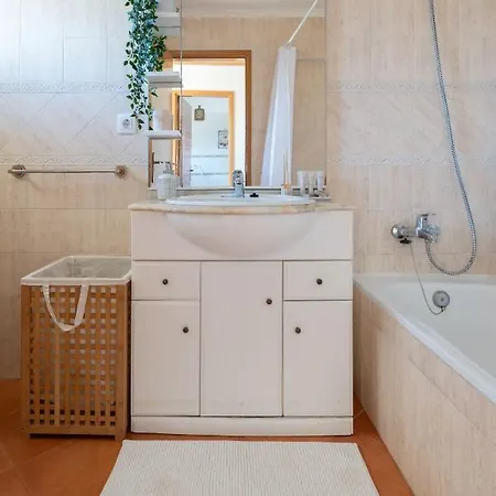 1 Bedroom Large Balcony Oceanview & Bbq In Meia Lejlighed *